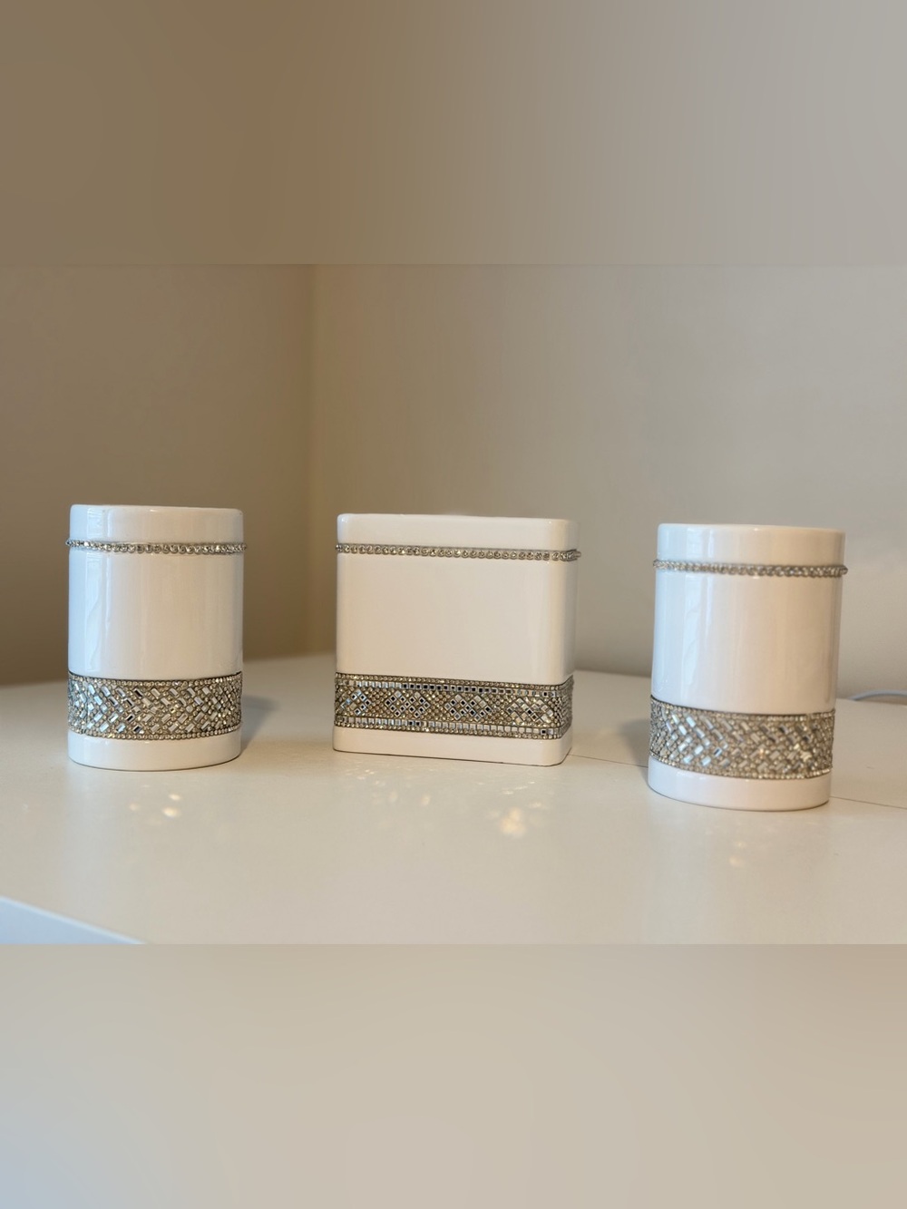White/Silver Ceramic Rhinestone Glossy Freestanding 3pc Bathroom Accessory Set
